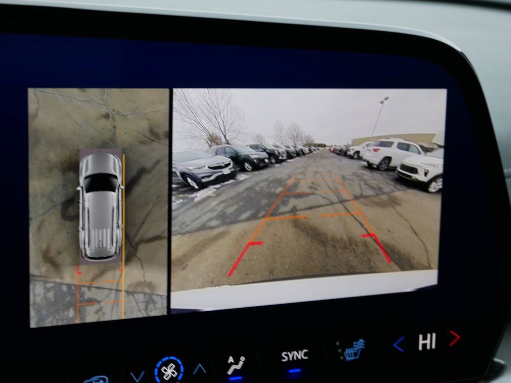 Used 2024 Chevrolet Traverse LT AWD/4WD image 35