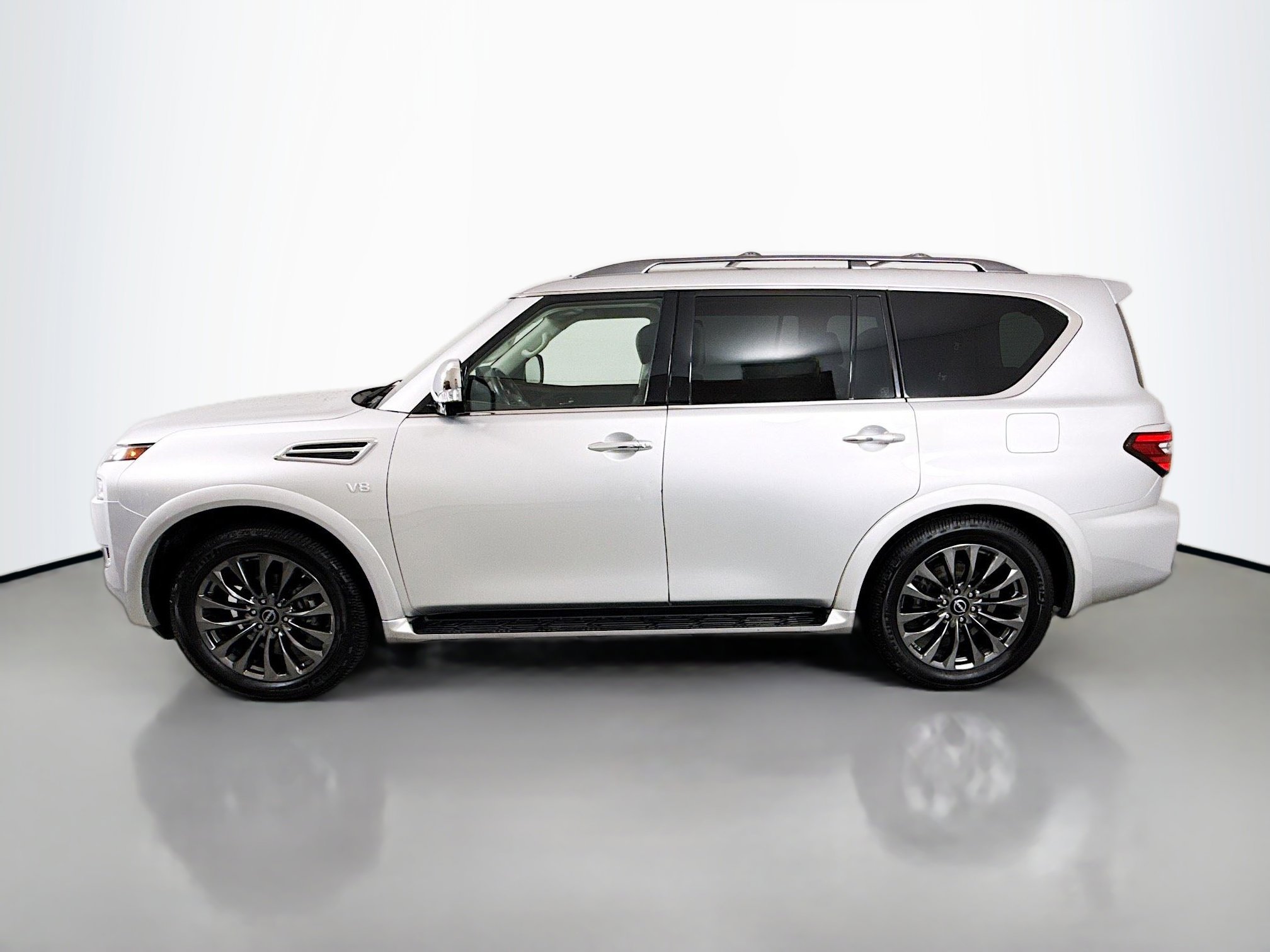 Used 2021 Nissan Armada Platinum w/ Captain's Chairs Package image 4