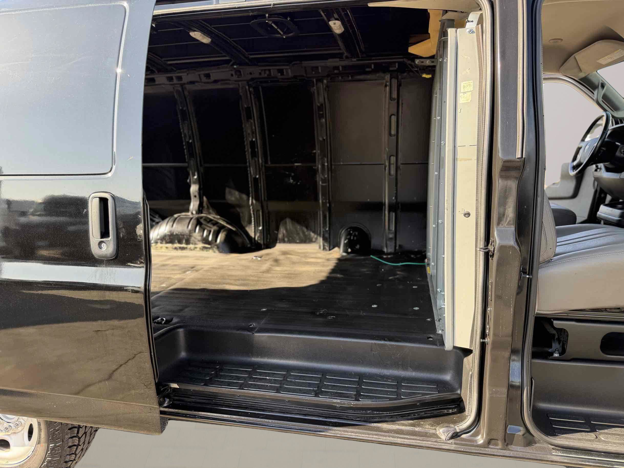 Used 2018 Chevrolet Express 2500 w/ Driver Convenience Package RWD image 10