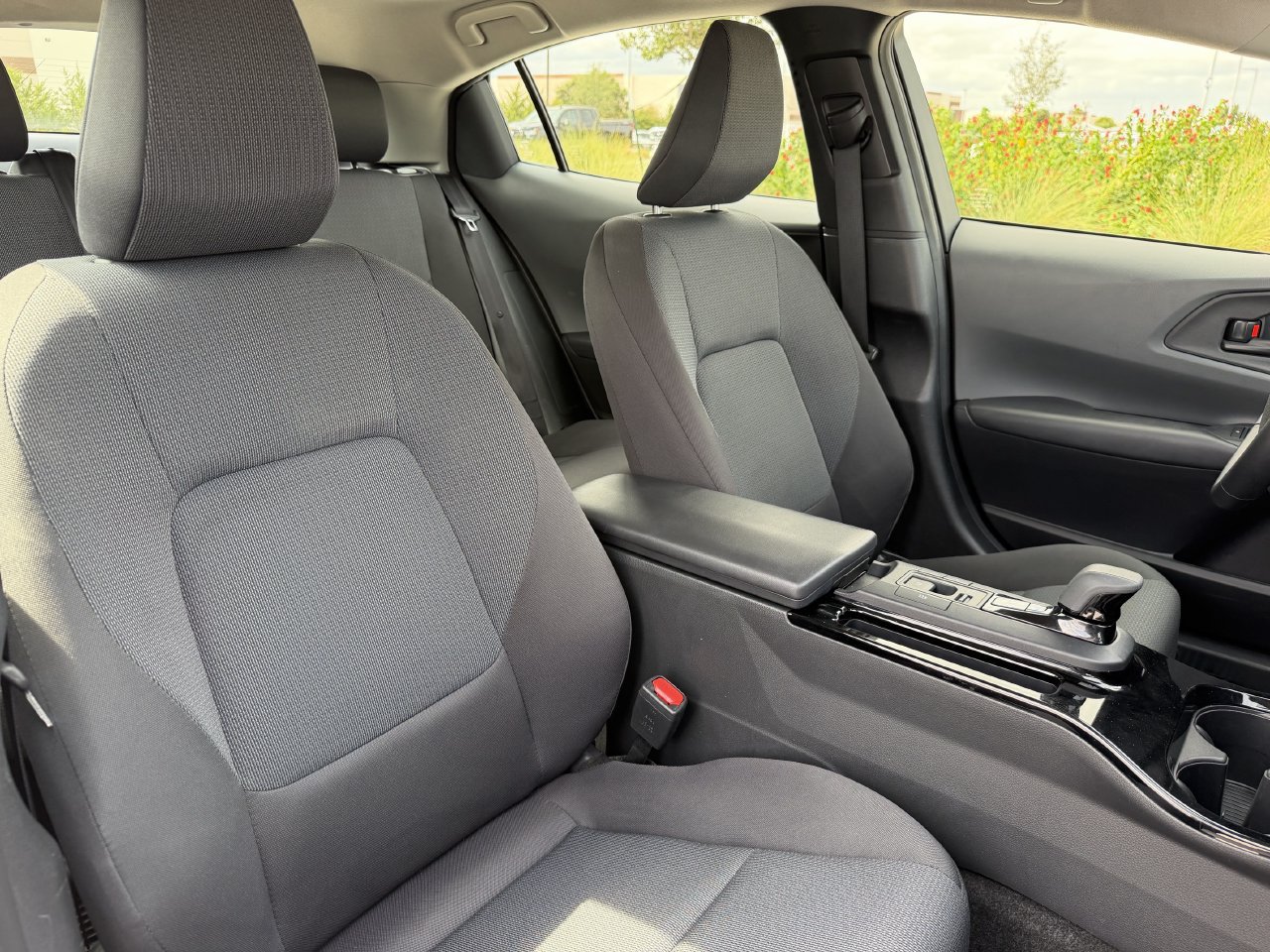 Used 2025 Toyota Prius LE FWD image 24