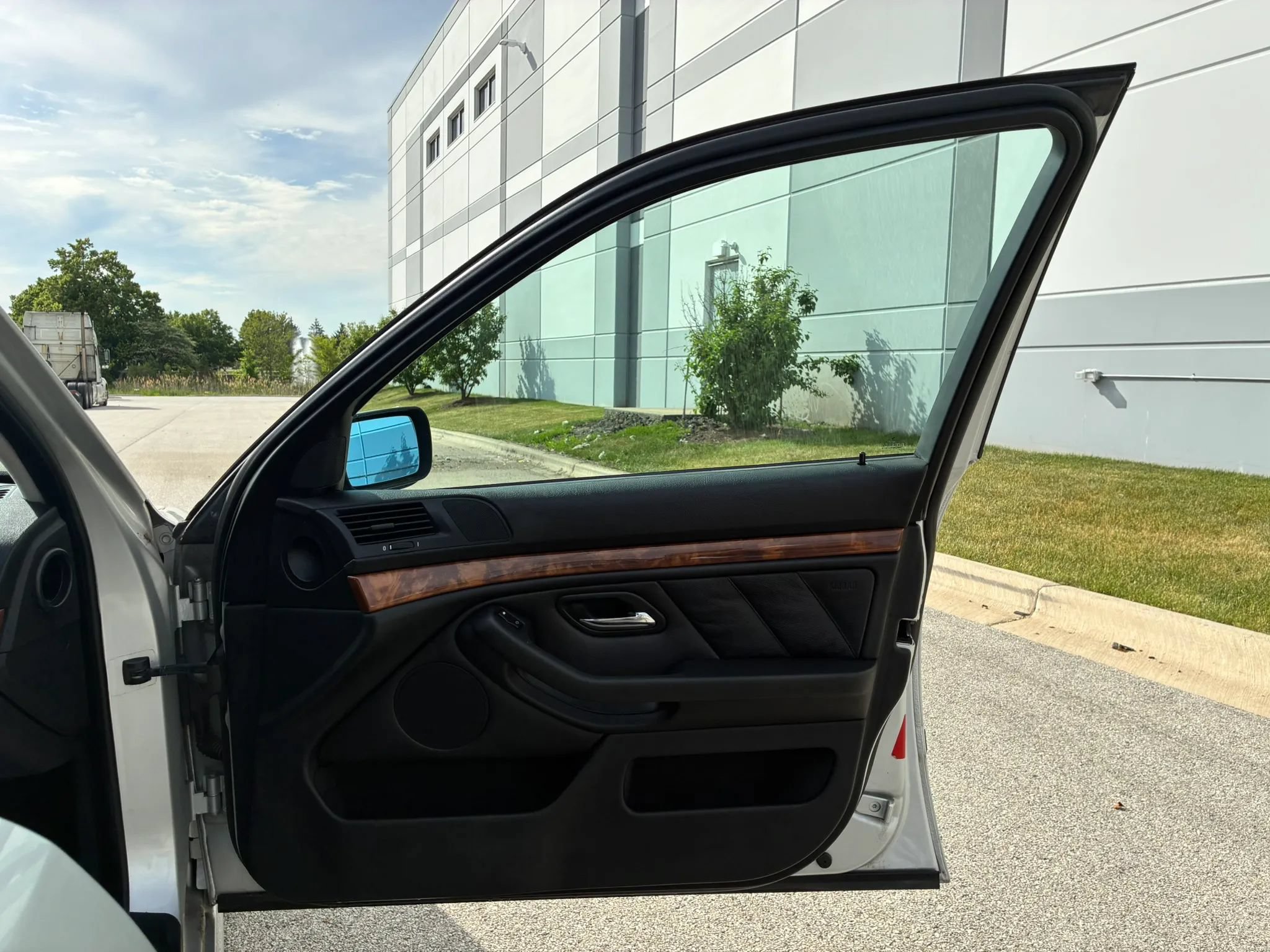 Used 2000 BMW 540i Sedan RWD image 20