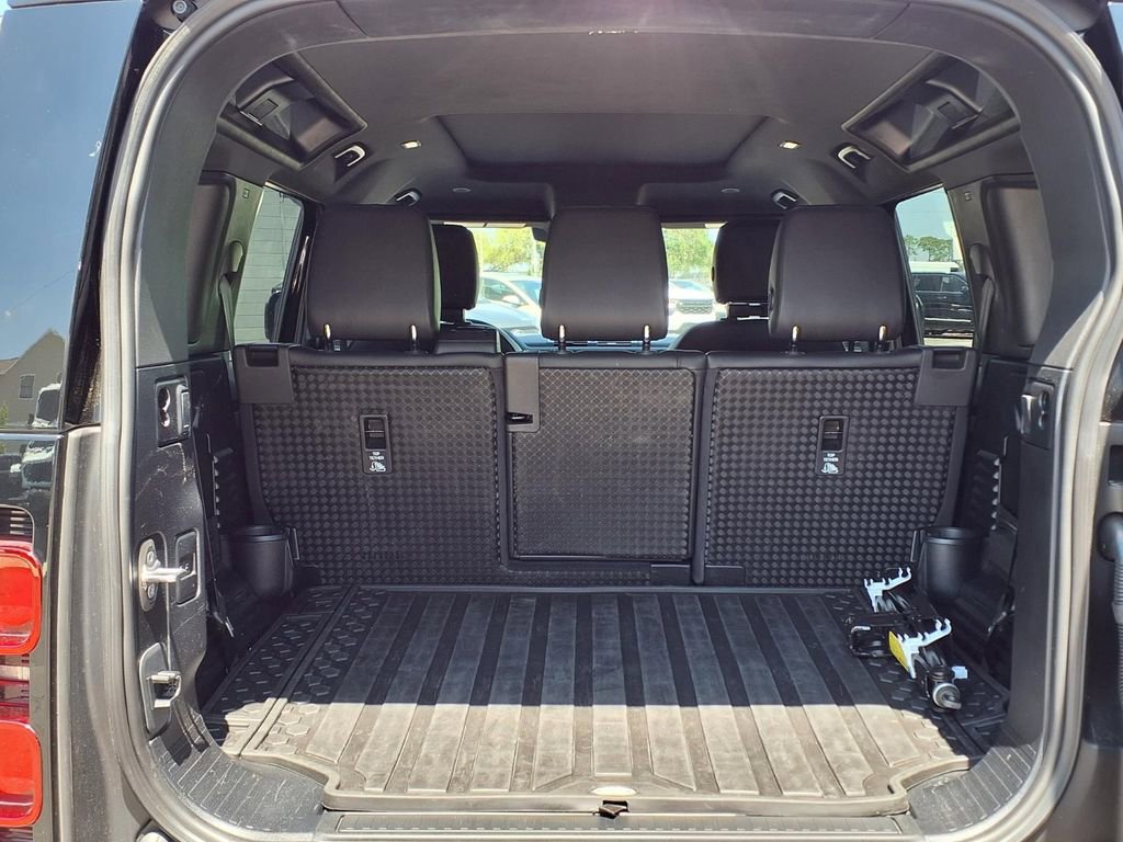 Used 2024 Land Rover Defender 110 X-Dynamic SE AWD/4WD image 19