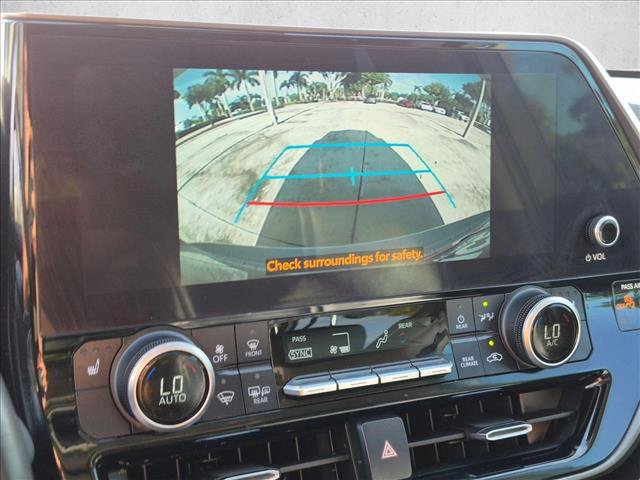 Used 2023 Toyota Highlander XLE FWD image 13