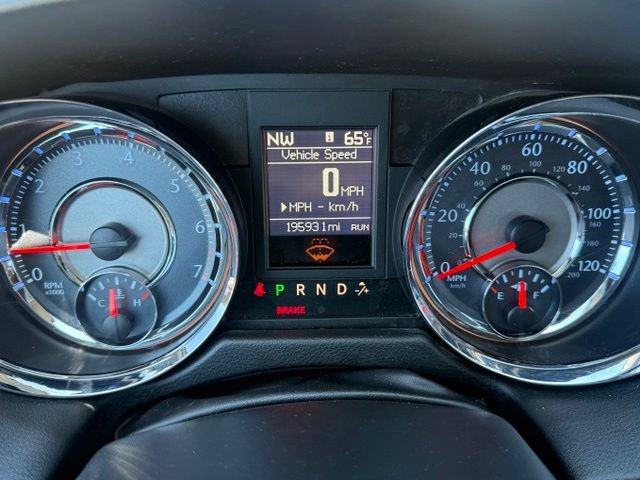 Used 2014 Chrysler Town & Country Touring FWD image 22