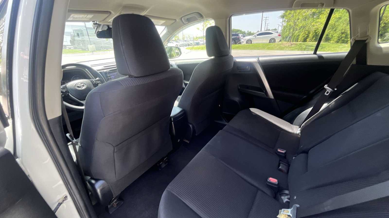 Used 2017 Toyota RAV4 LE AWD/4WD image 14