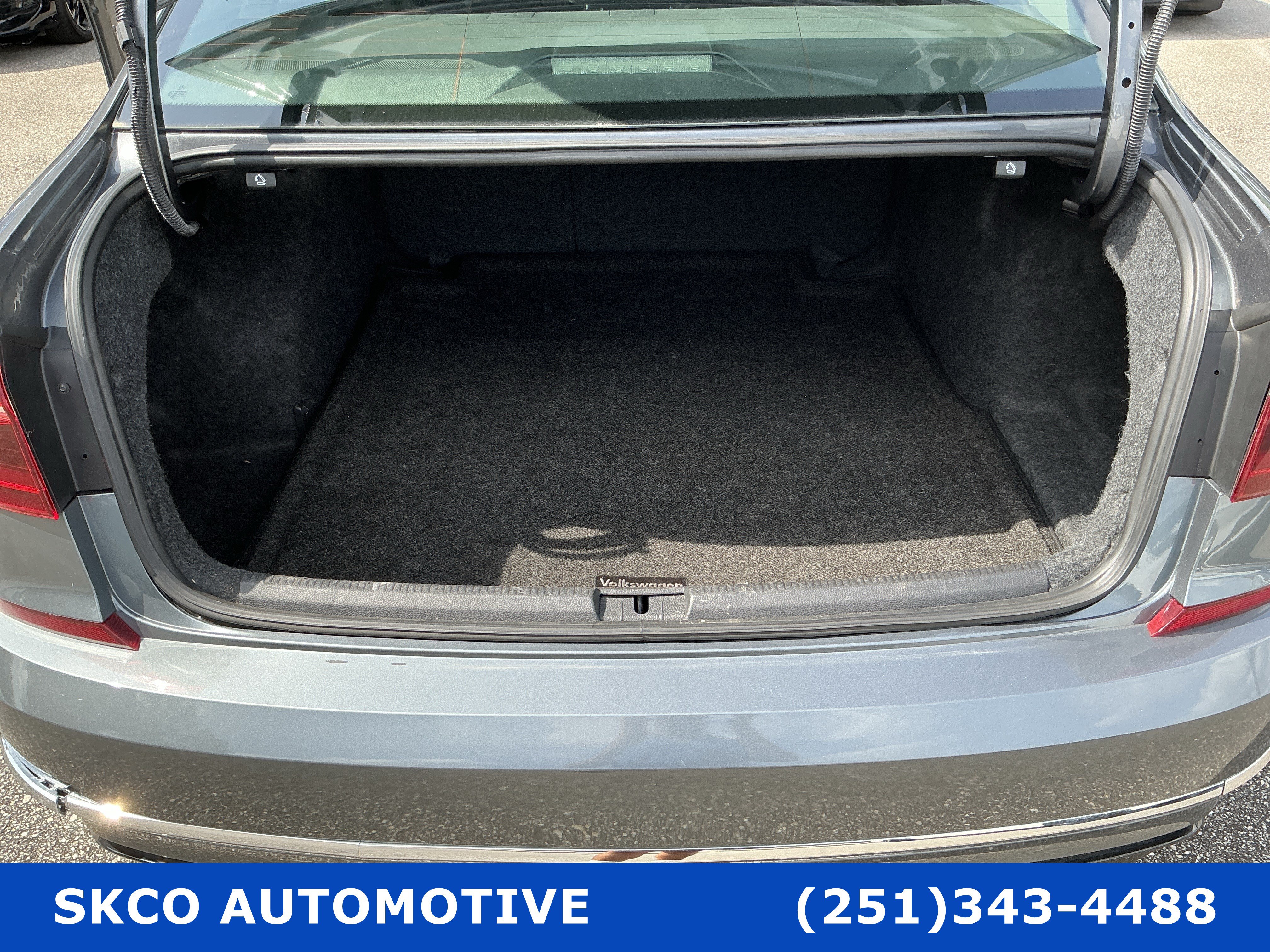 Used 2018 Volkswagen Passat 2.0T R-Line FWD image 21