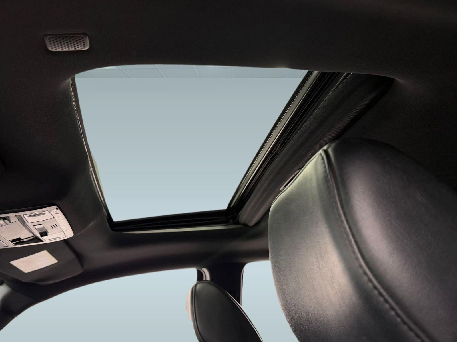 Used 2020 Toyota Tacoma TRD Sport w/ TRD Premium Sport Package AWD/4WD image 13