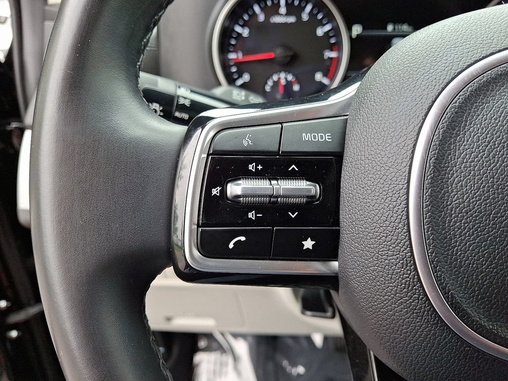 Used 2024 Kia Carnival LX FWD image 21