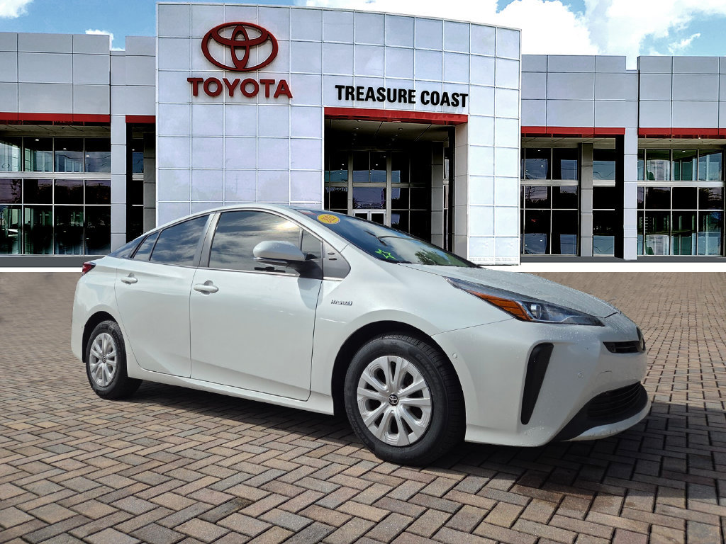 Used 2021 Toyota Prius LE FWD image 1
