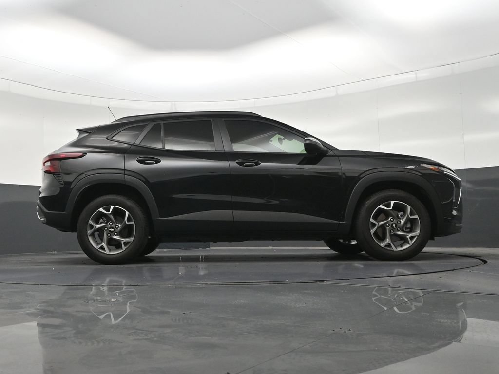 Used 2025 Chevrolet Trax LT FWD image 28