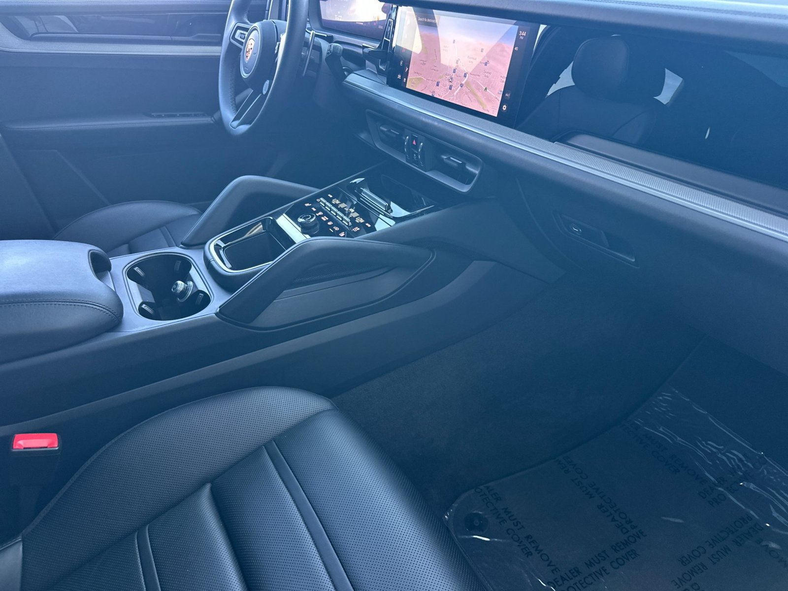 Certified 2024 Porsche Cayenne AWD/4WD image 28