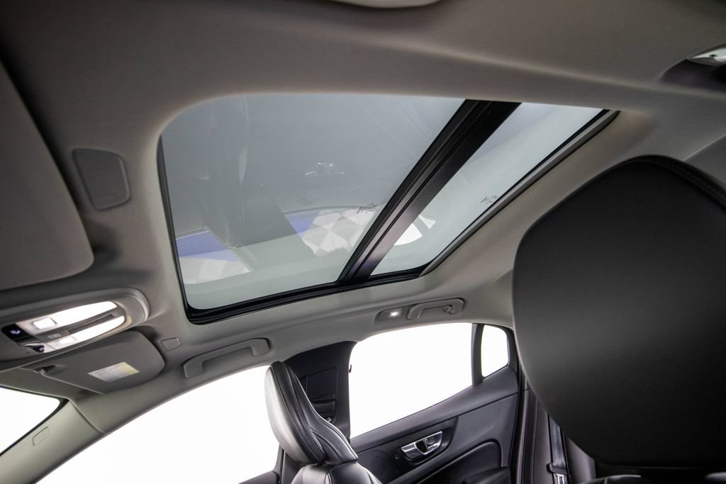 Used 2025 Volvo S60 B5 Core FWD image 25