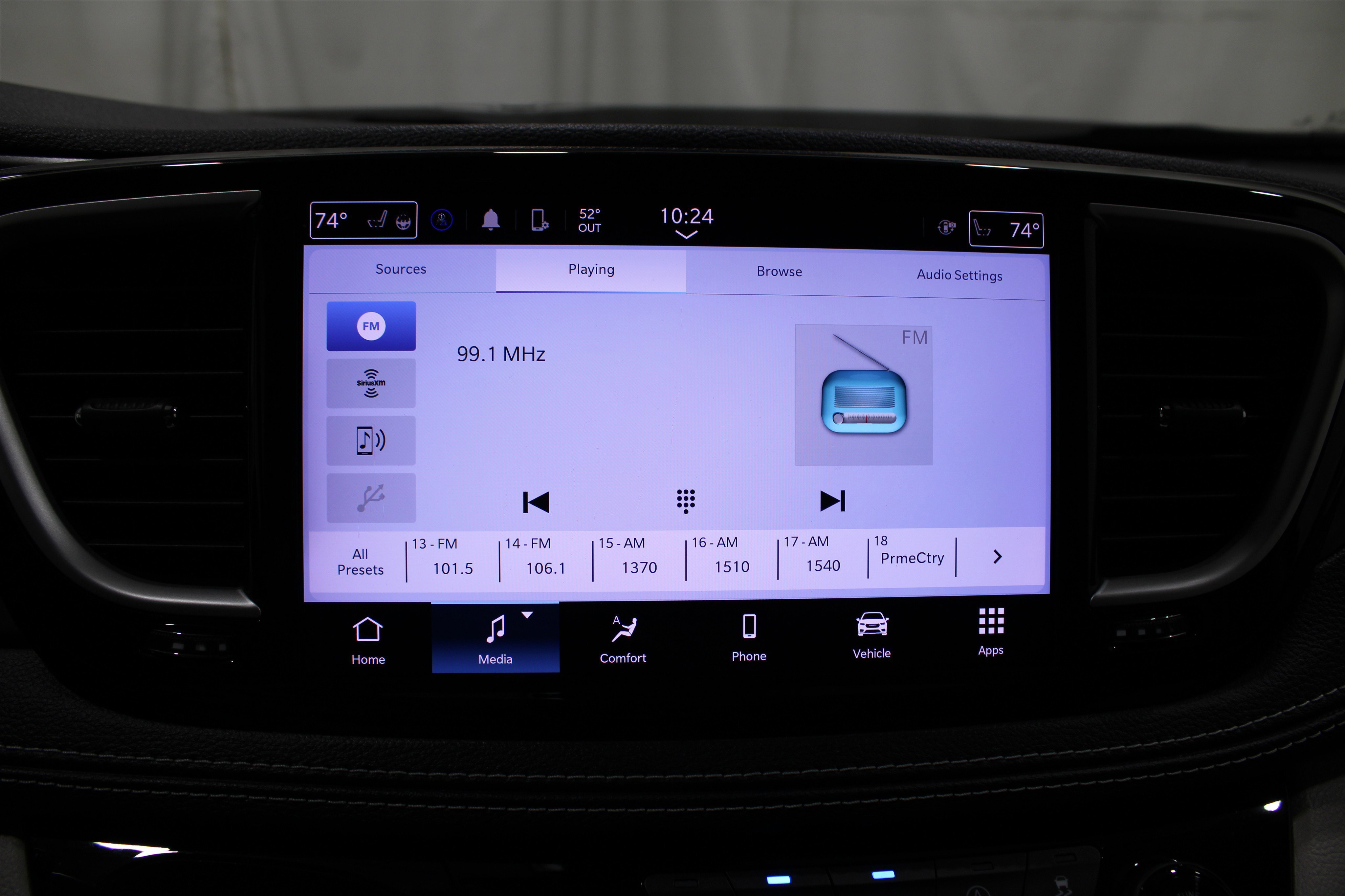 Used 2022 Chrysler Pacifica Touring-L image 15