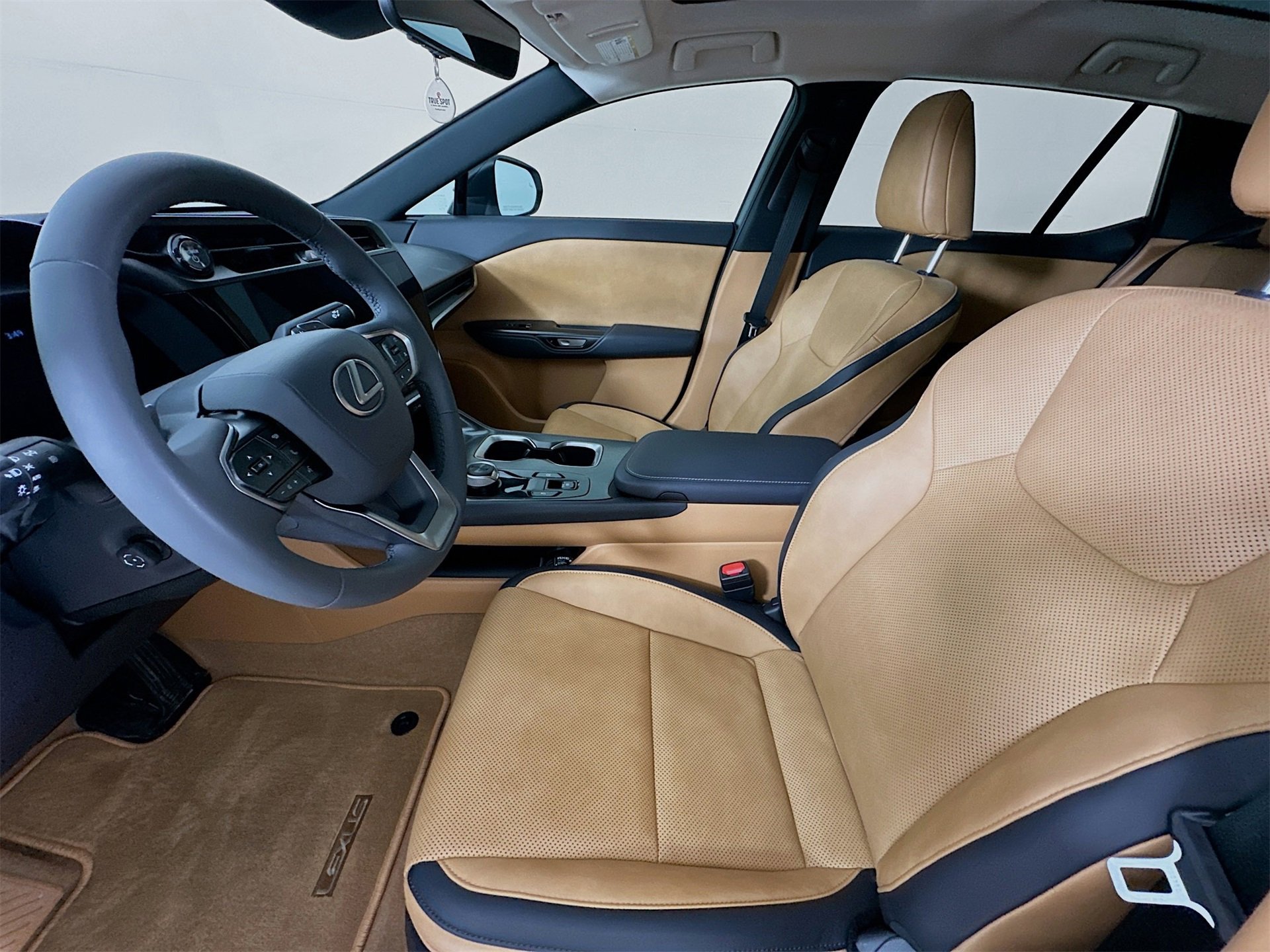 Used 2024 Lexus RZ 300e Premium w/ Accessory Package (Z1) image 22