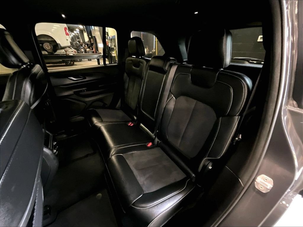 Used 2023 Jeep Grand Cherokee Altitude AWD/4WD image 15