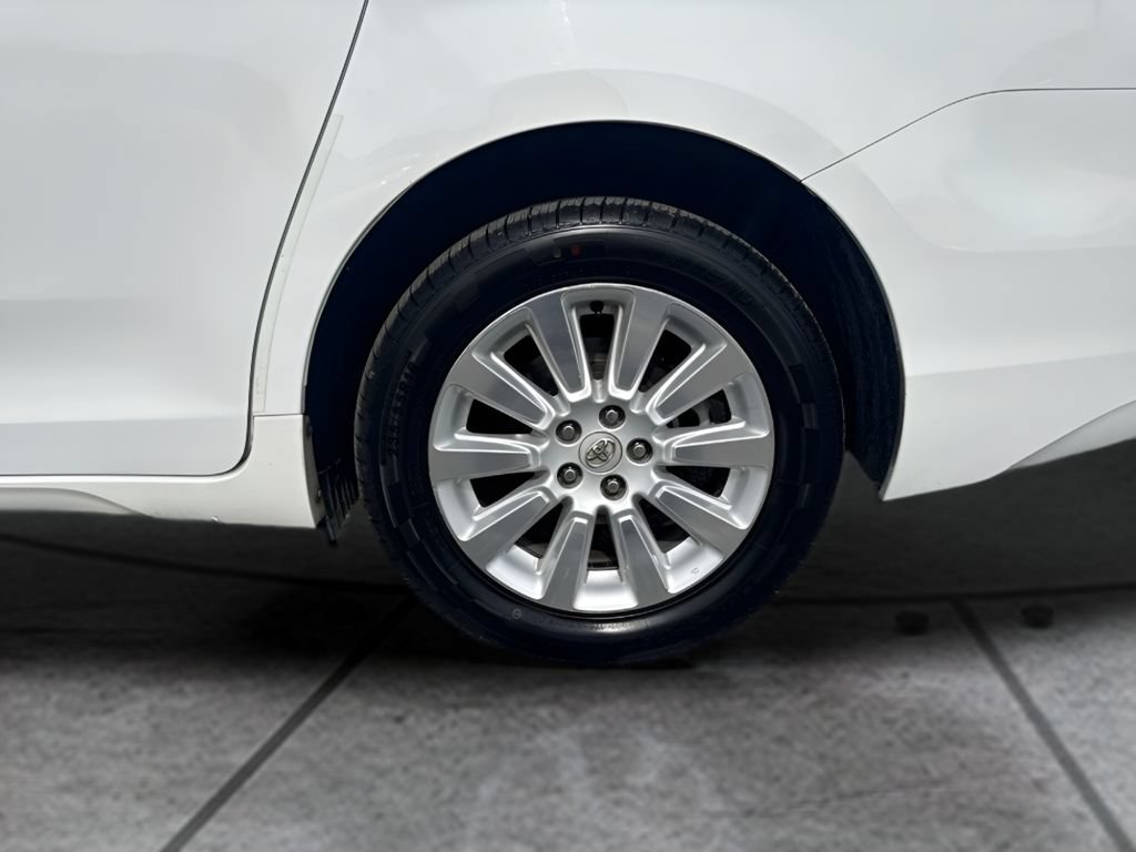 Used 2015 Toyota Sienna LE AWD/4WD image 27