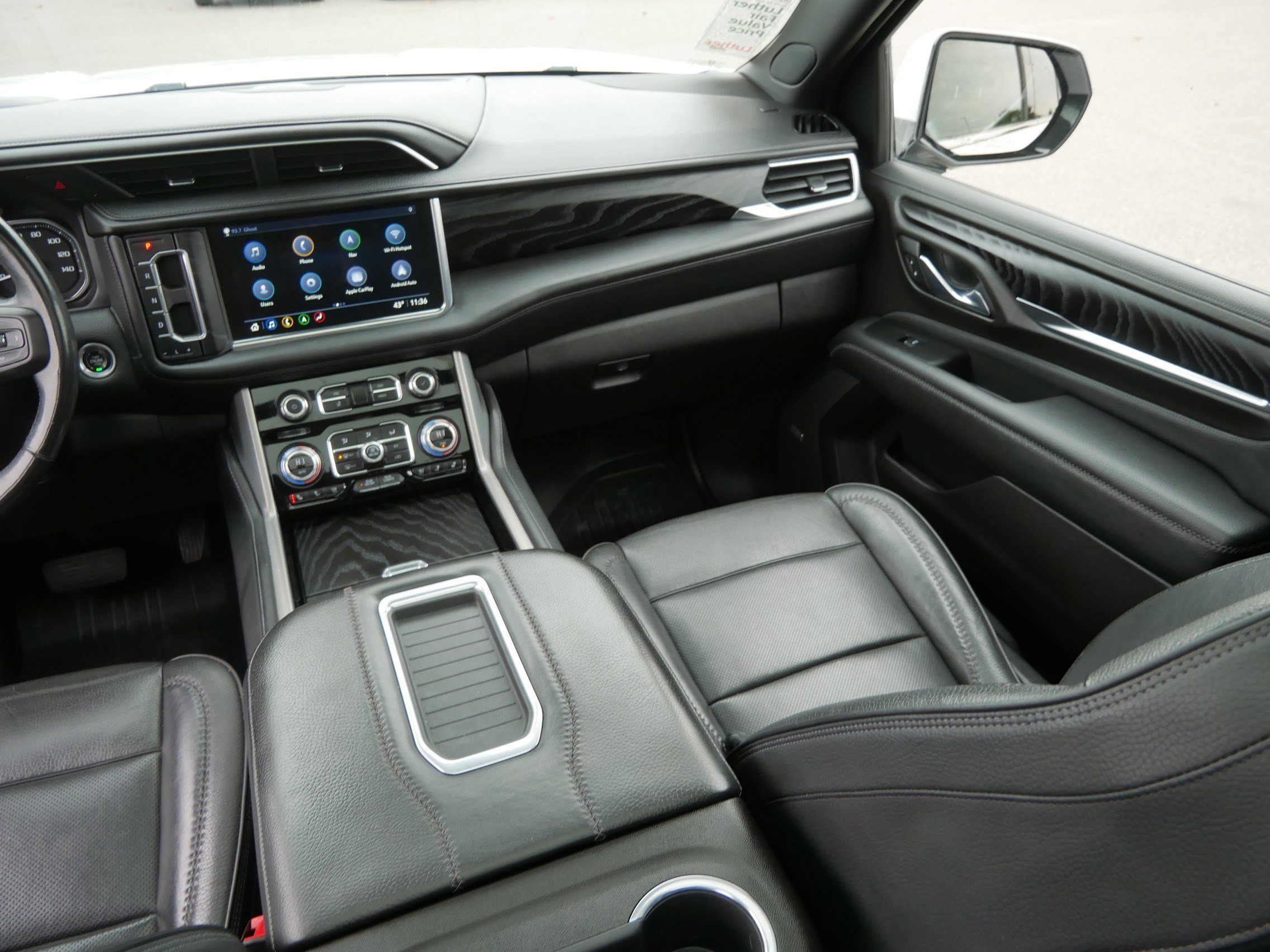 Used 2021 GMC Yukon Denali w/ Denali Premium Package image 11