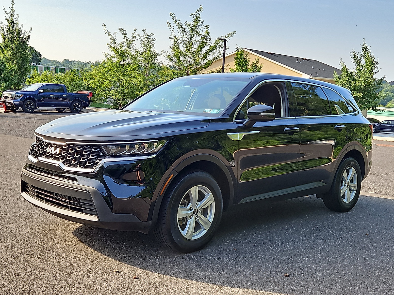 Used 2023 Kia Sorento LX FWD image 3