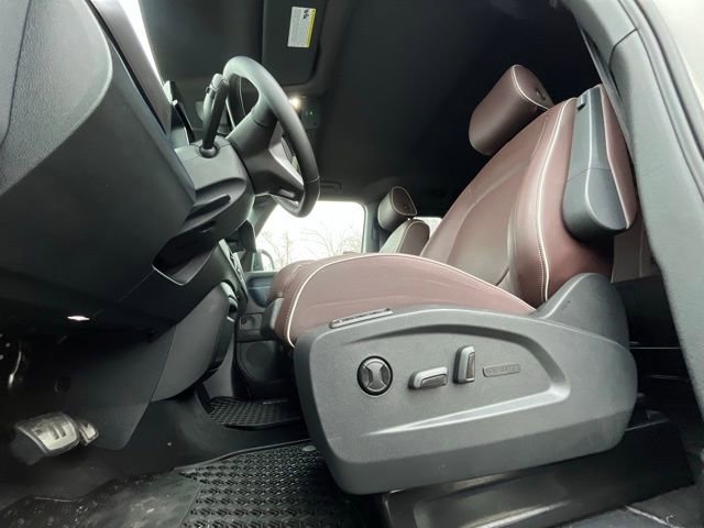 Certified 2025 Volkswagen ID. Buzz Pro S RWD image 33