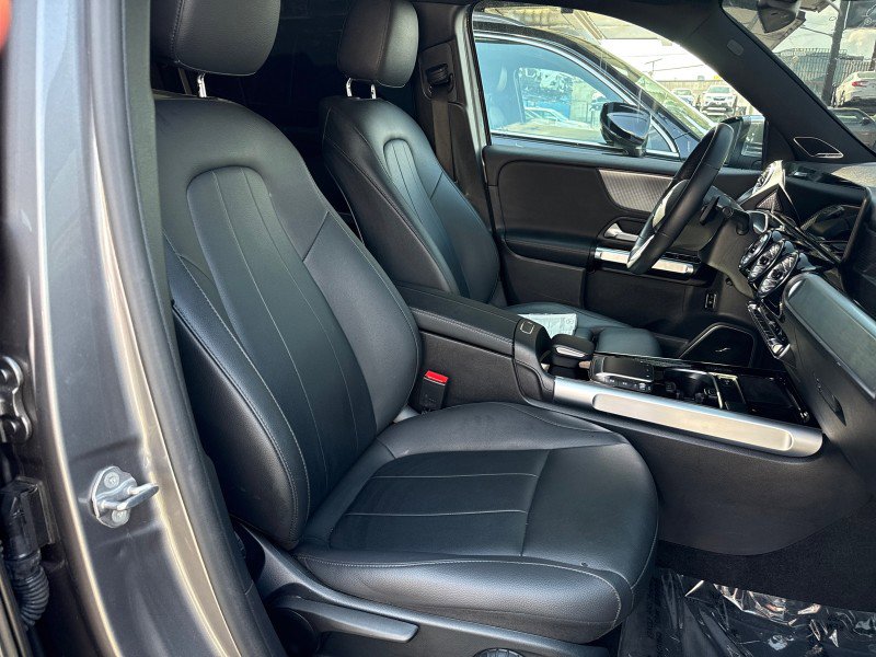 Used 2022 Mercedes-Benz EQB 300 4MATIC image 29