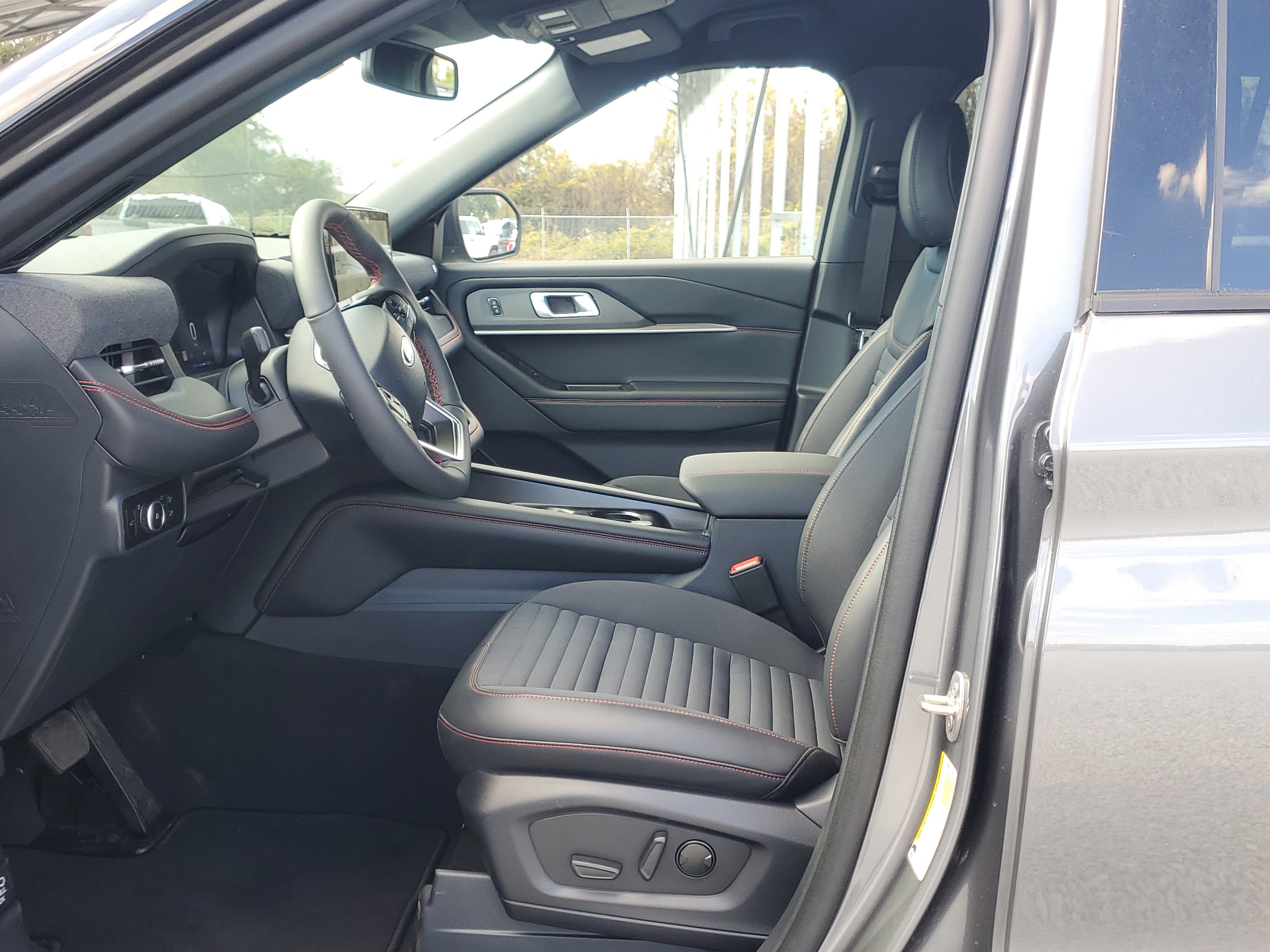 New 2026 Ford Explorer ST-Line w/ ST-Line Street Pack image 19