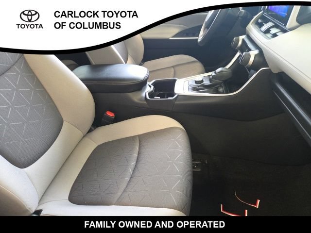 Used 2025 Toyota RAV4 XLE AWD/4WD image 20
