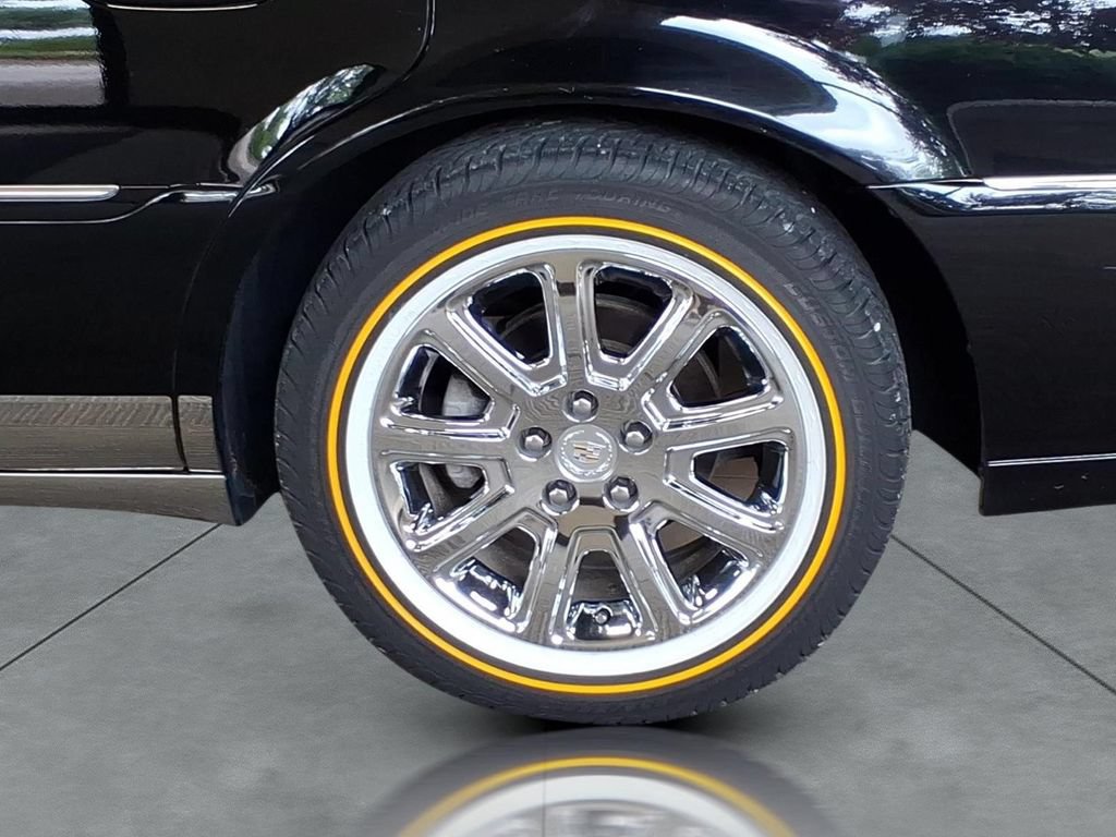 Used 2008 Cadillac DTS w/ Sun And Sound Package FWD image 8