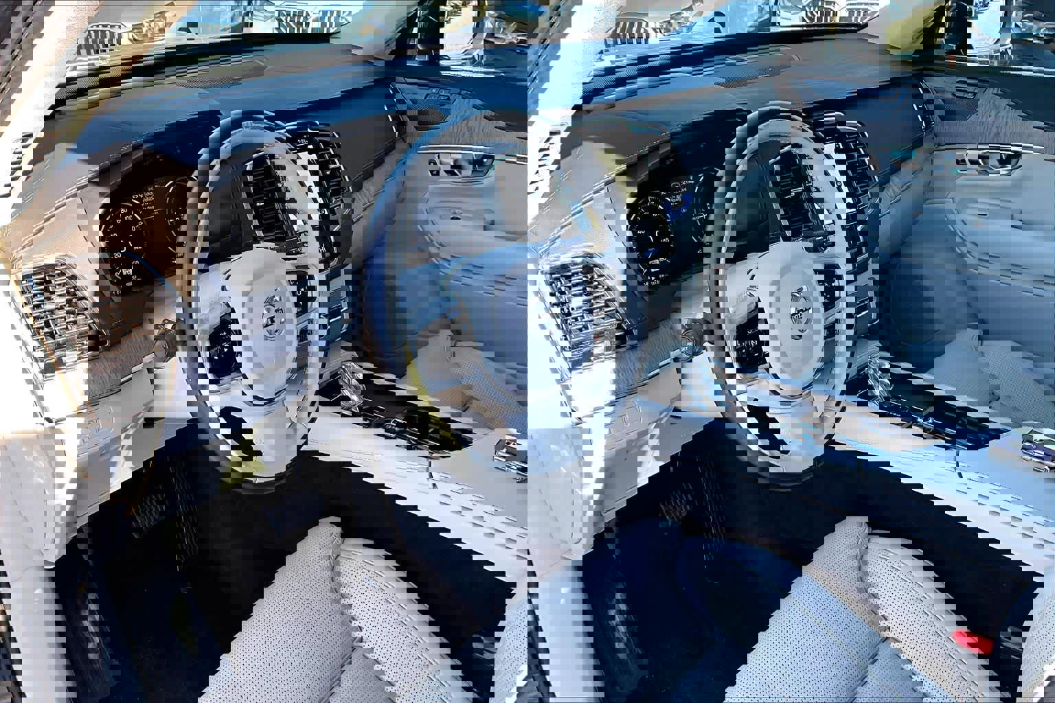 Used 2021 Volvo XC90 T8 Inscription w/ Lounge Package image 18