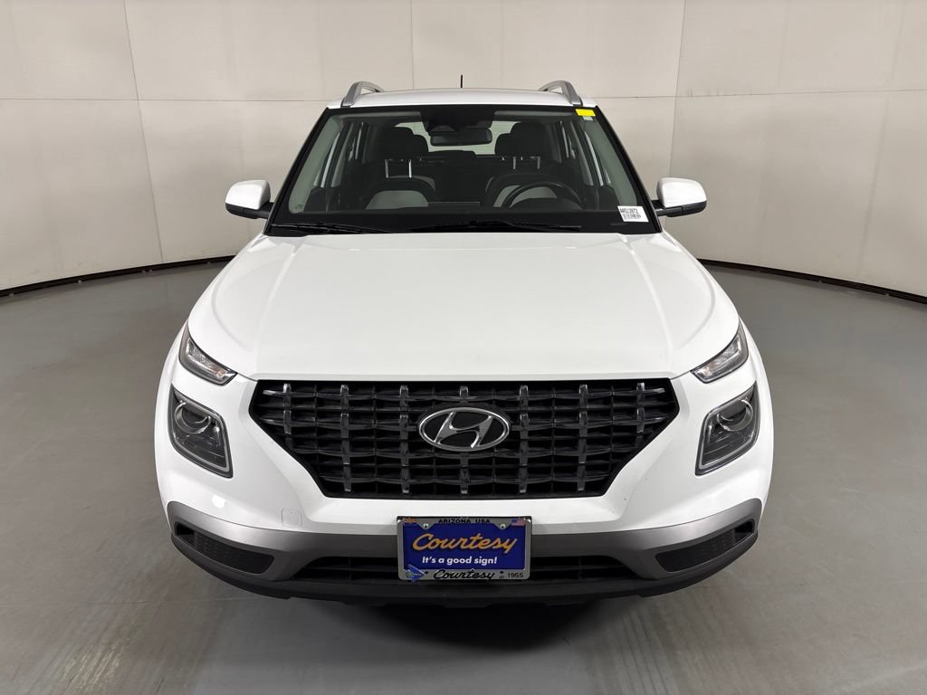 Used 2025 Hyundai Venue SEL FWD image 3