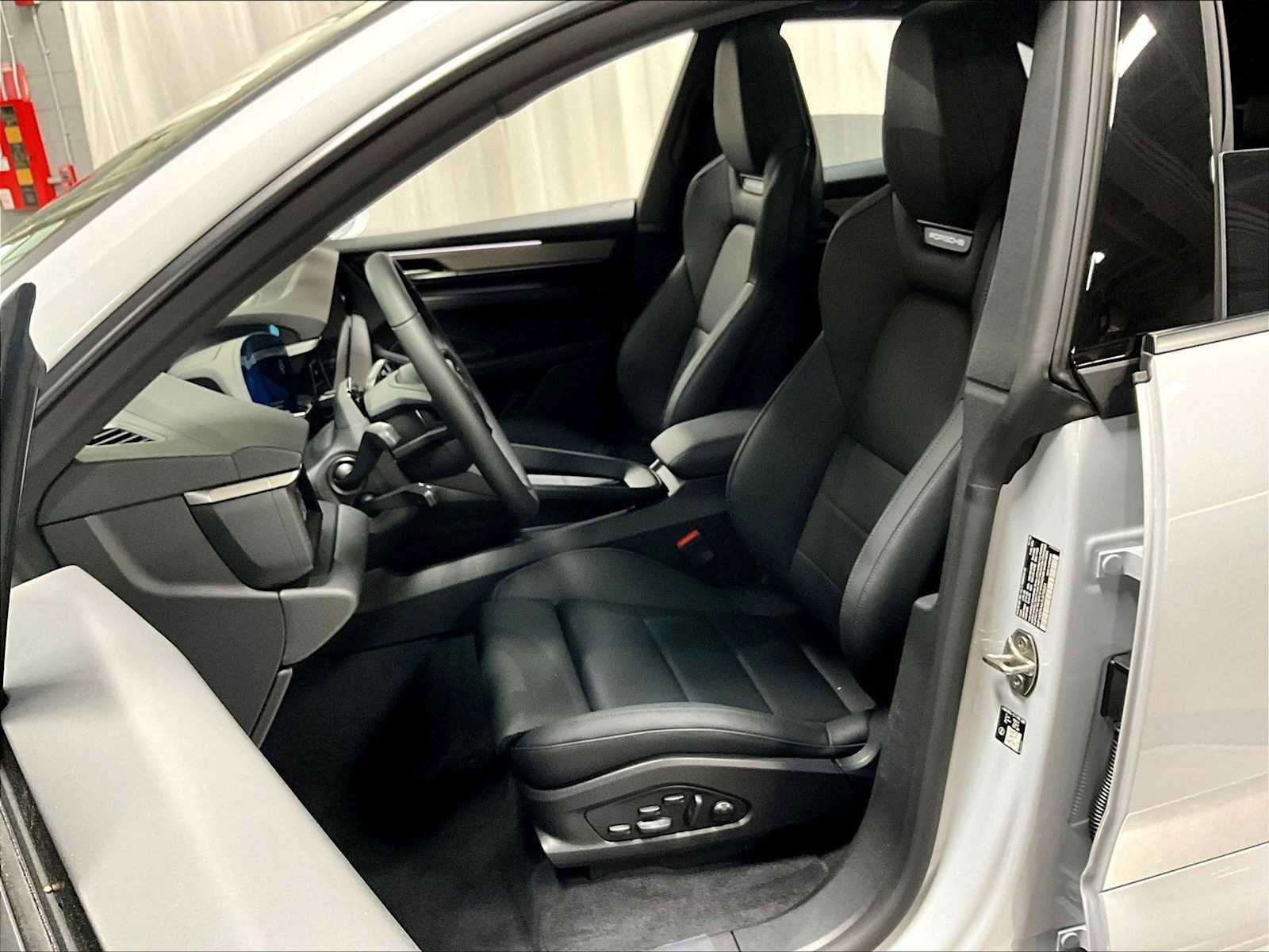 New 2026 Porsche Macan Electric RWD image 5