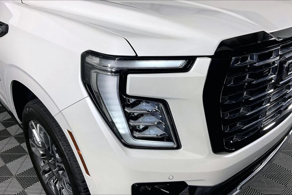 Used 2025 GMC Yukon Denali Ultimate AWD/4WD image 42