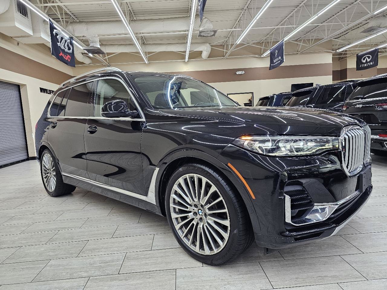Used 2020 BMW X7 xDrive40i w/ Premium Package AWD/4WD image 4
