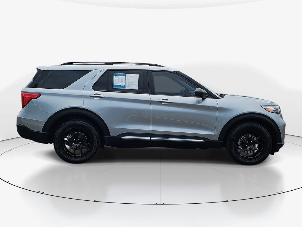 Used 2022 Ford Explorer XLT w/ Equipment Group 202A AWD/4WD image 5
