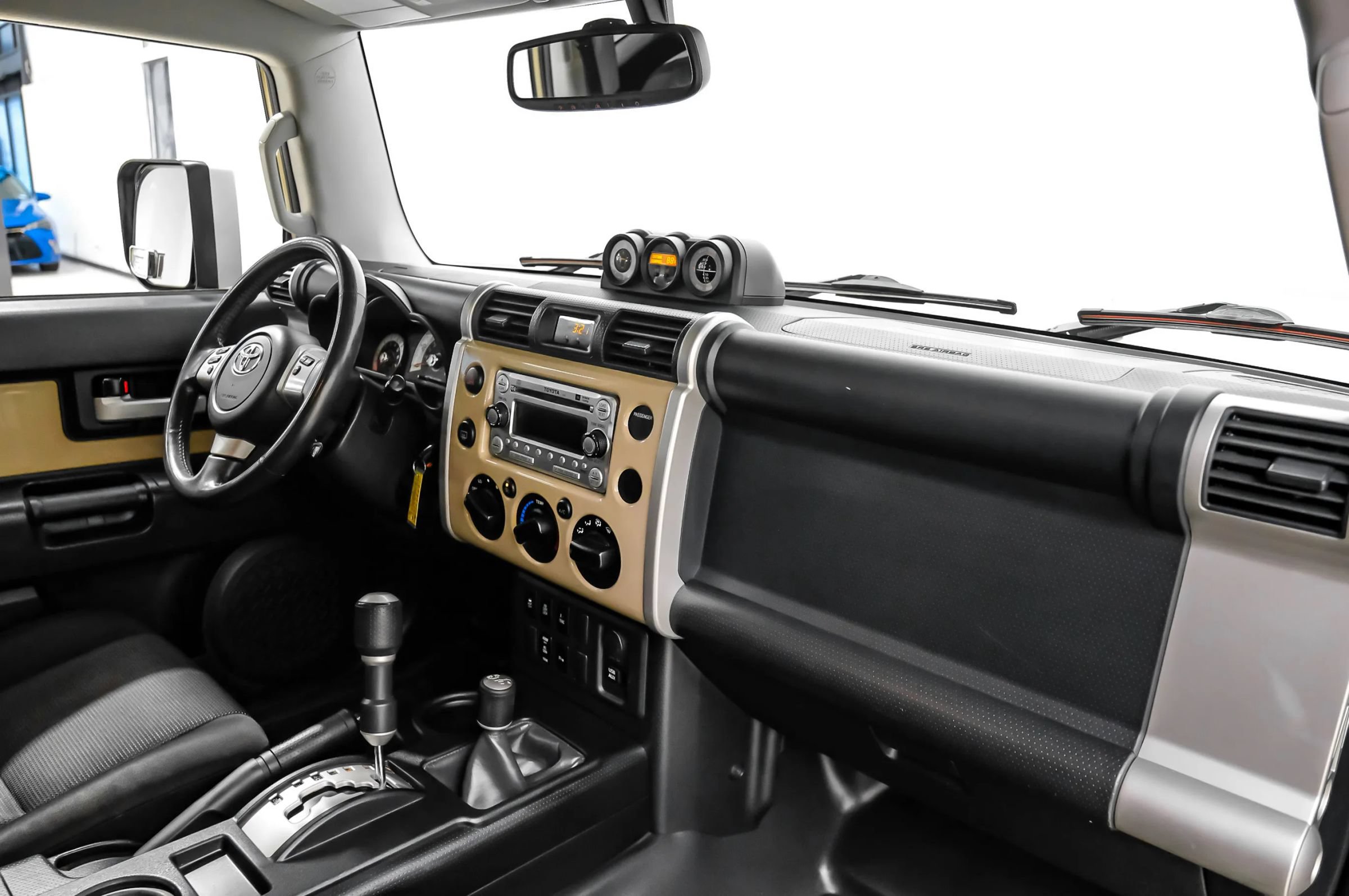 Used 2014 Toyota FJ Cruiser 4WD w/ Upgrade Package image 17