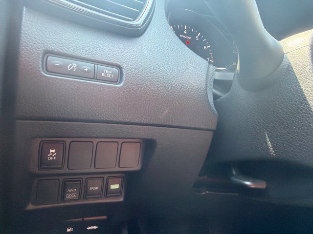 Used 2017 Nissan Rogue S w/ S Appearance Package AWD/4WD image 20