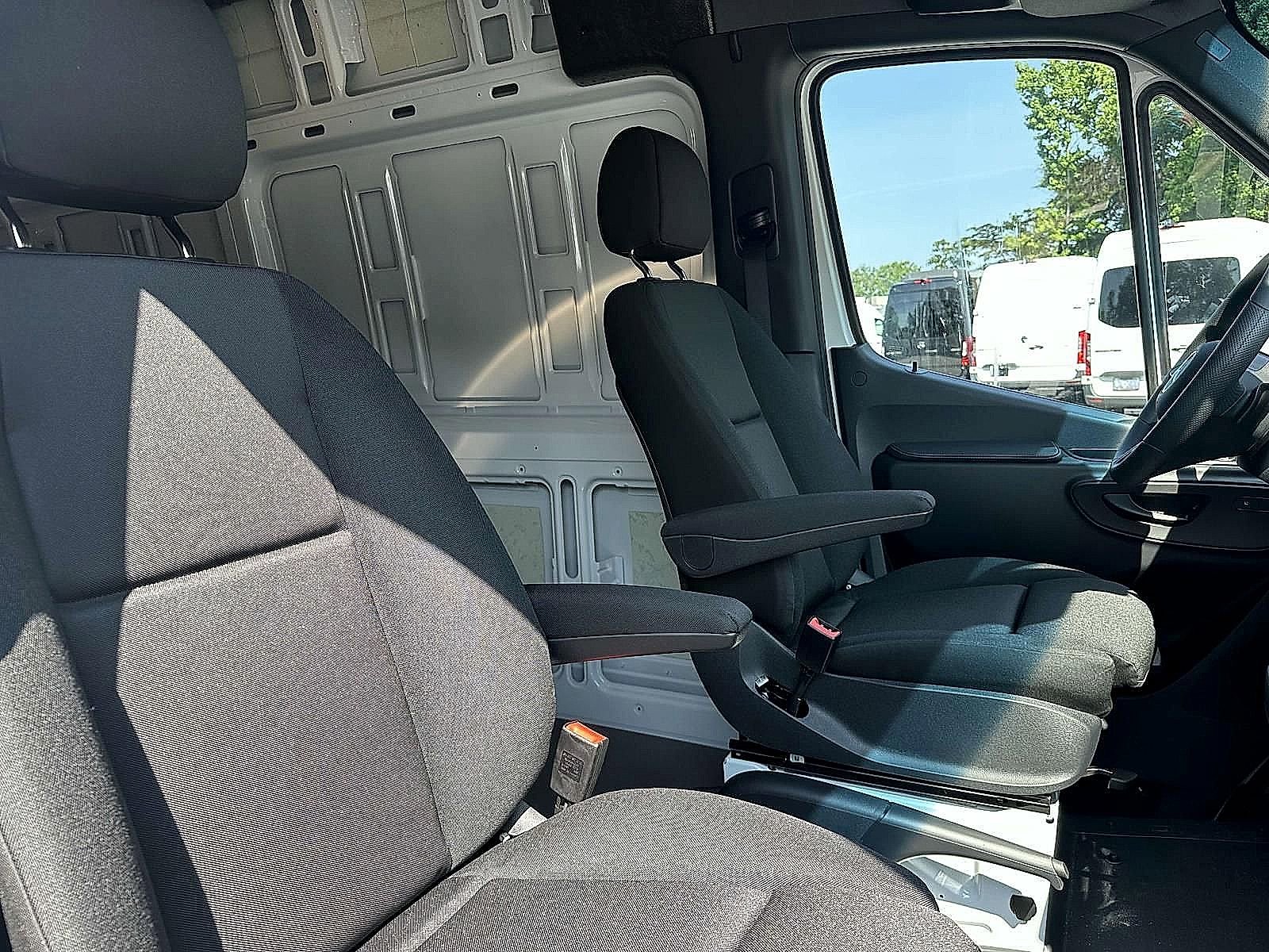 New 2025 Mercedes-Benz Sprinter 2500 image 6