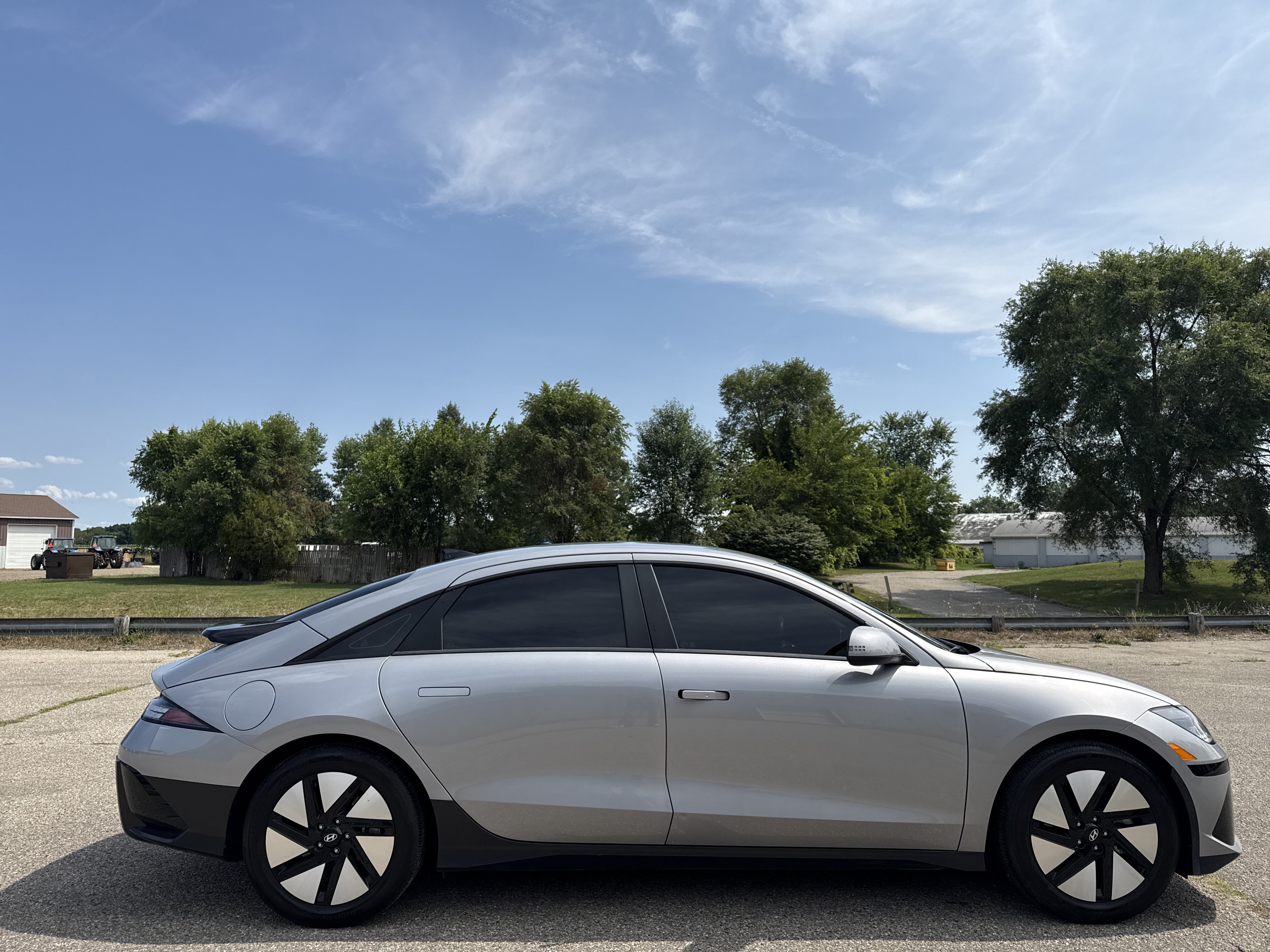 Used 2024 Hyundai Ioniq 6 SE RWD image 2
