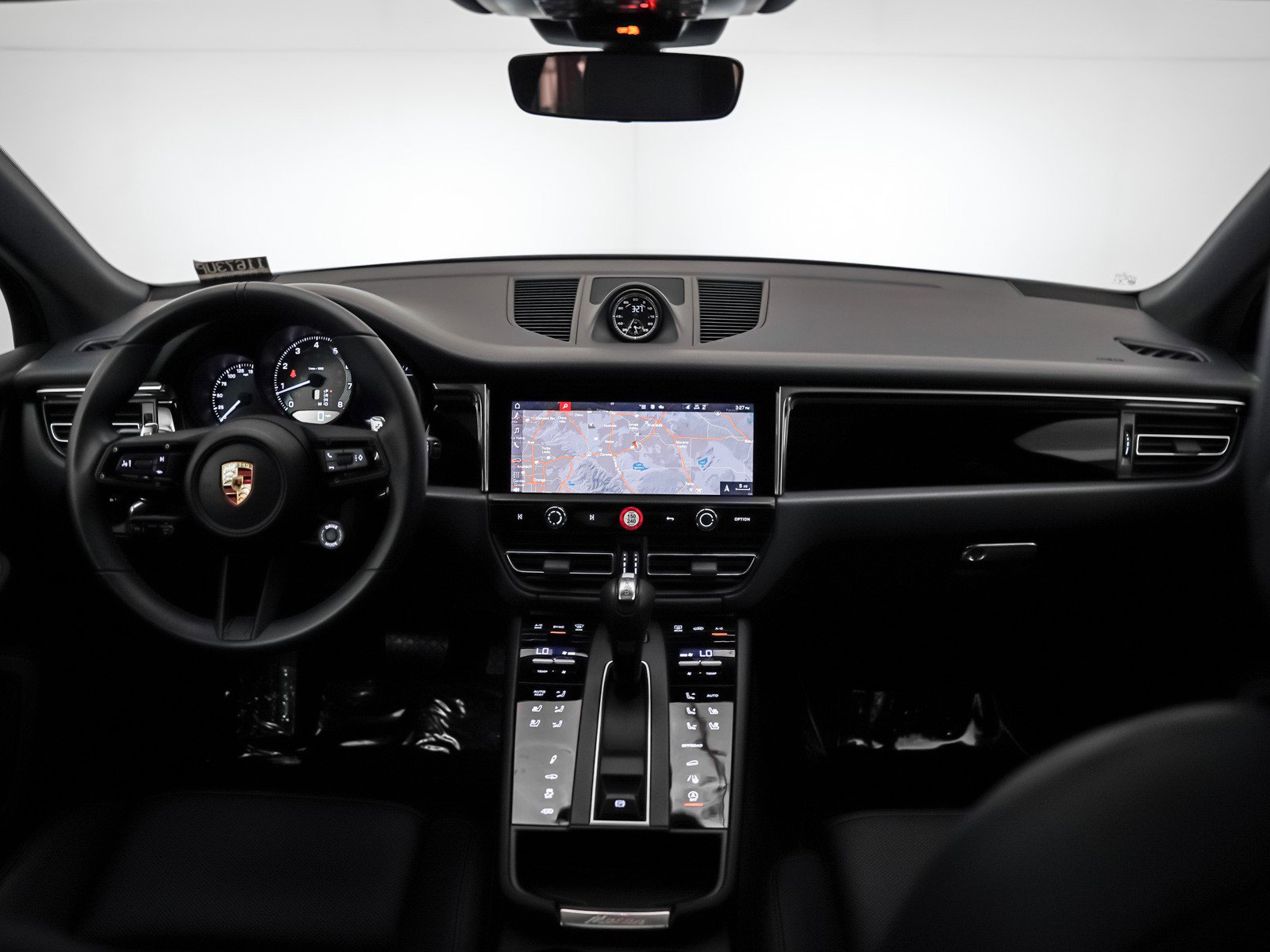 Certified 2025 Porsche Macan S image 15