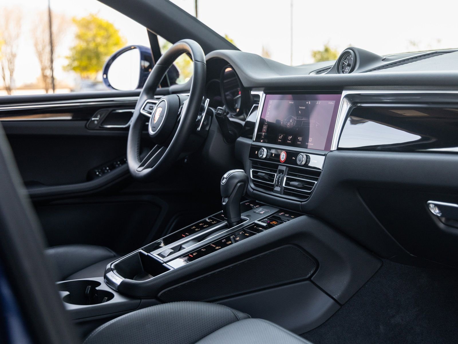 Certified 2025 Porsche Macan image 46