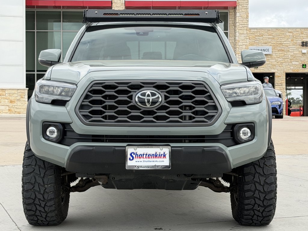 Used 2022 Toyota Tacoma TRD Off-Road w/ TRD Premium Off Road Package AWD/4WD image 7
