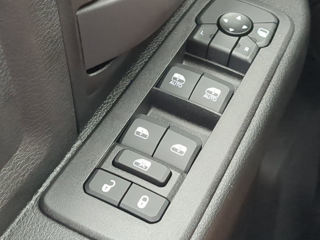 New 2025 RAM 3500 Tradesman w/ Chrome Appearance Group AWD/4WD image 21
