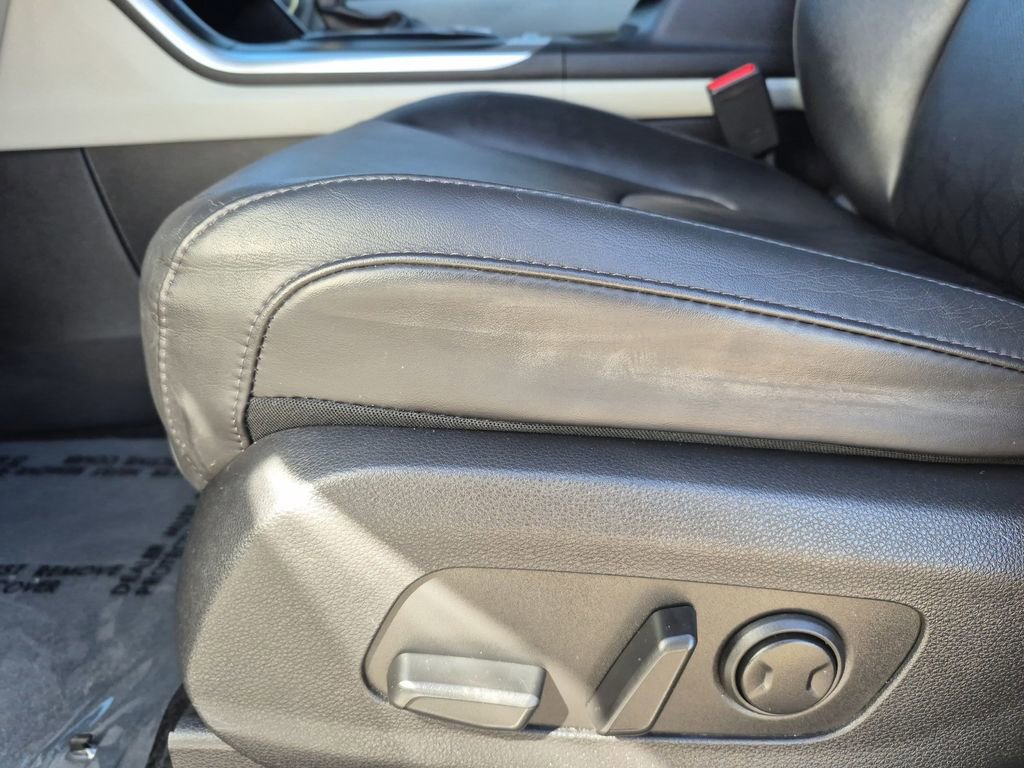 Used 2023 Kia Carnival LX image 13