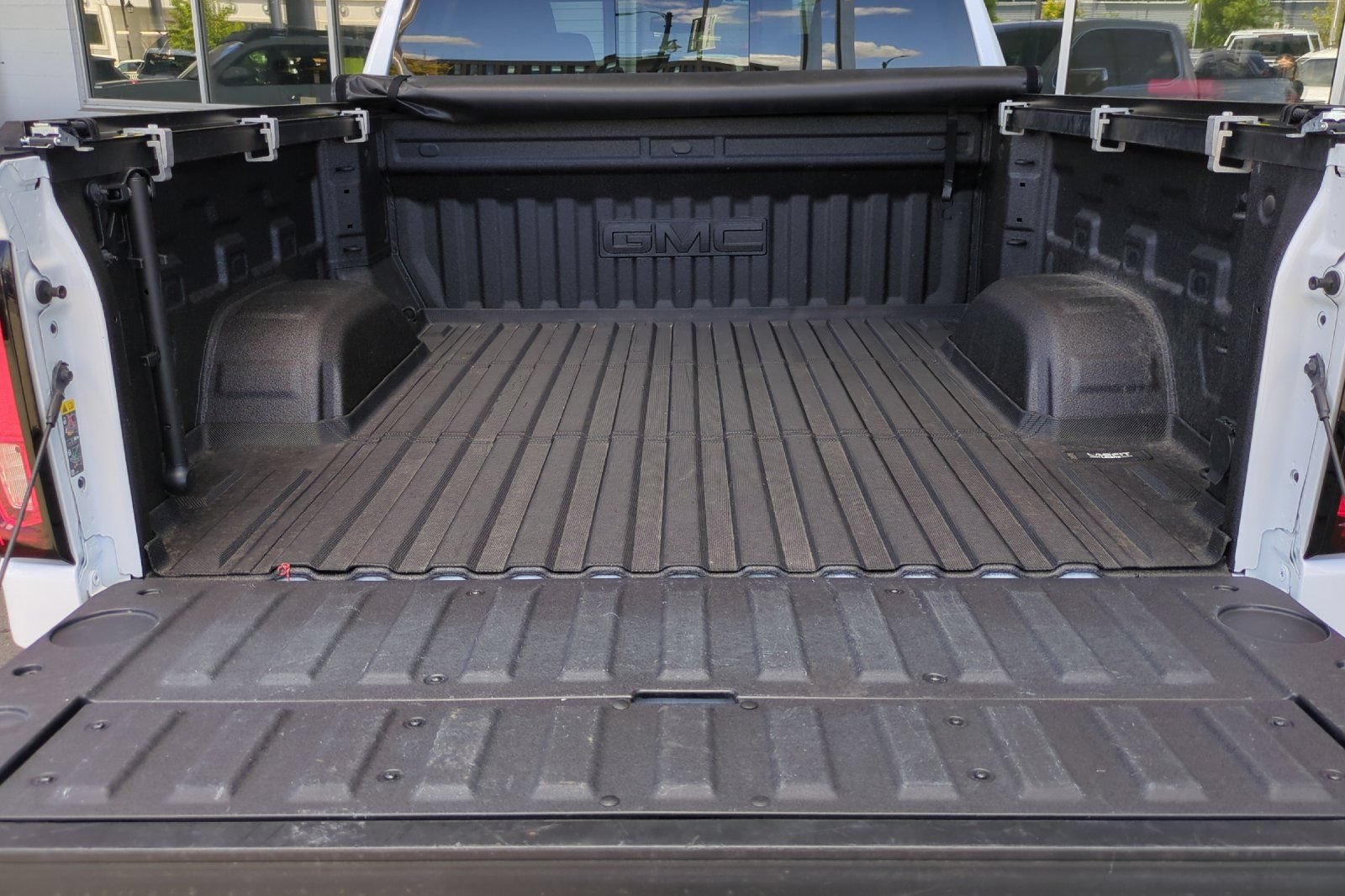 Used 2024 GMC Sierra 1500 SLT w/ SLT Premium Plus Package AWD/4WD image 16