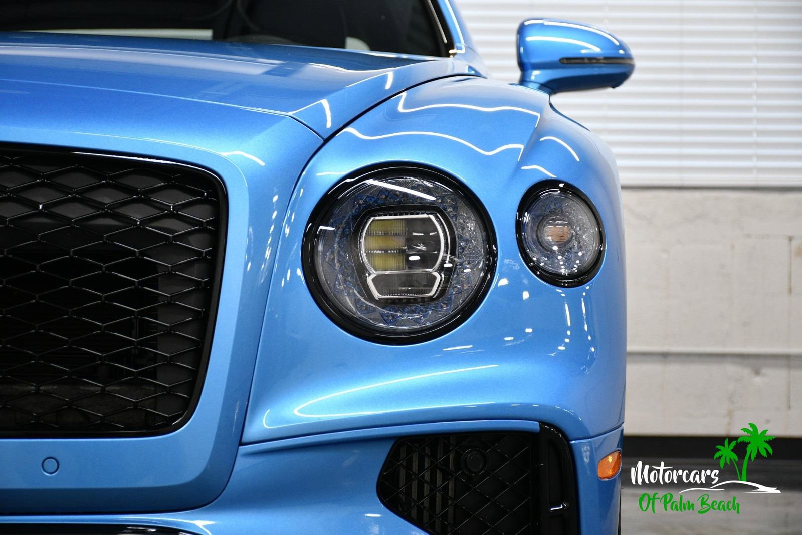 Used 2025 Bentley Flying Spur Plug-In Hybrid image 16