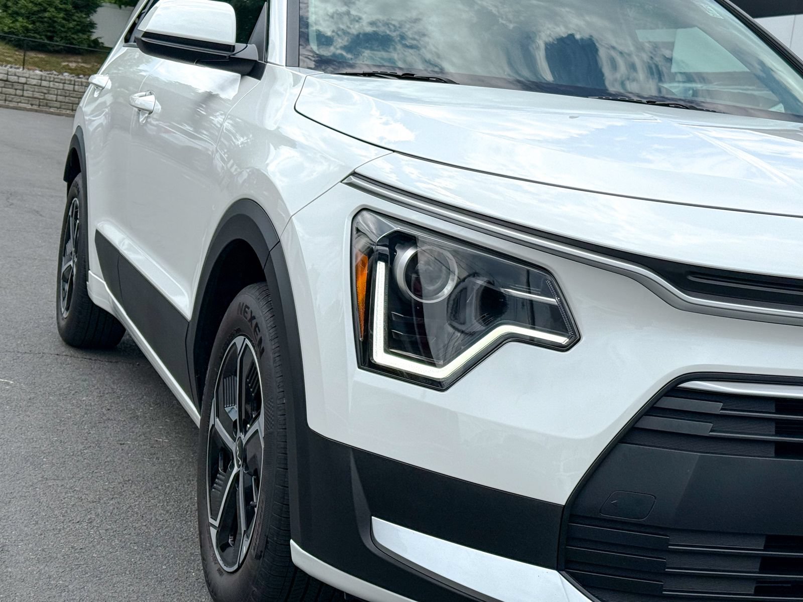 Certified 2025 Kia Niro LX FWD image 4