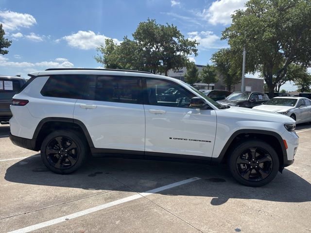 Used 2023 Jeep Grand Cherokee L Laredo AWD/4WD image 4