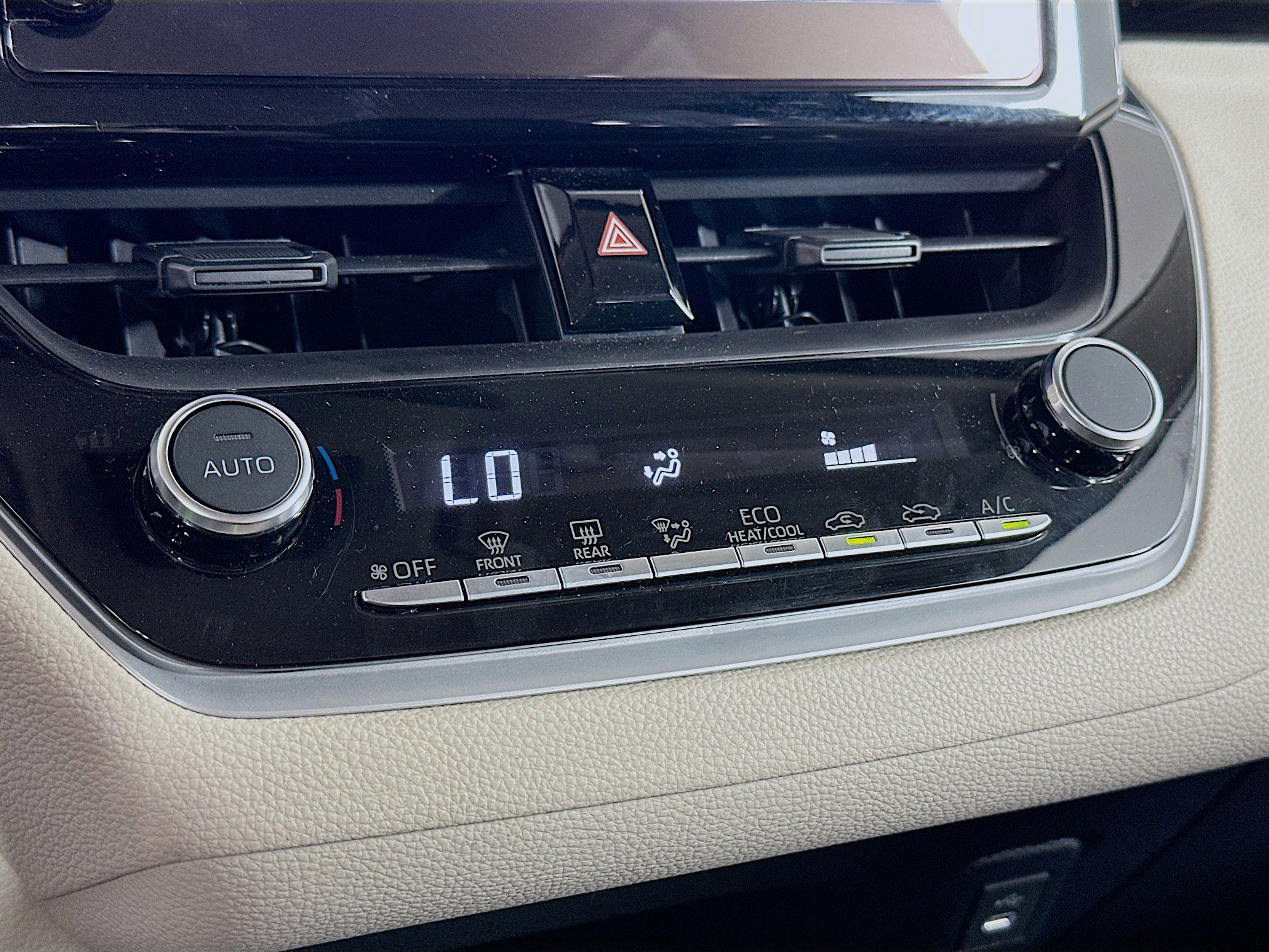 Used 2025 Toyota Corolla LE FWD image 23