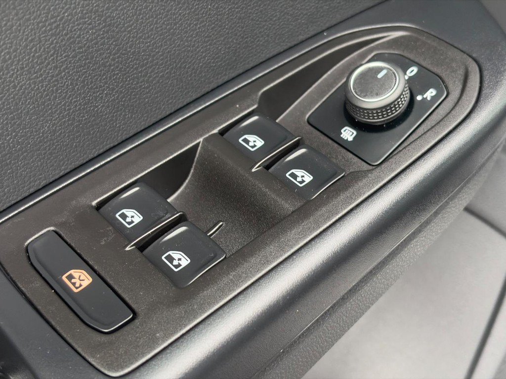 Certified 2025 Volkswagen Taos SEL AWD/4WD image 22