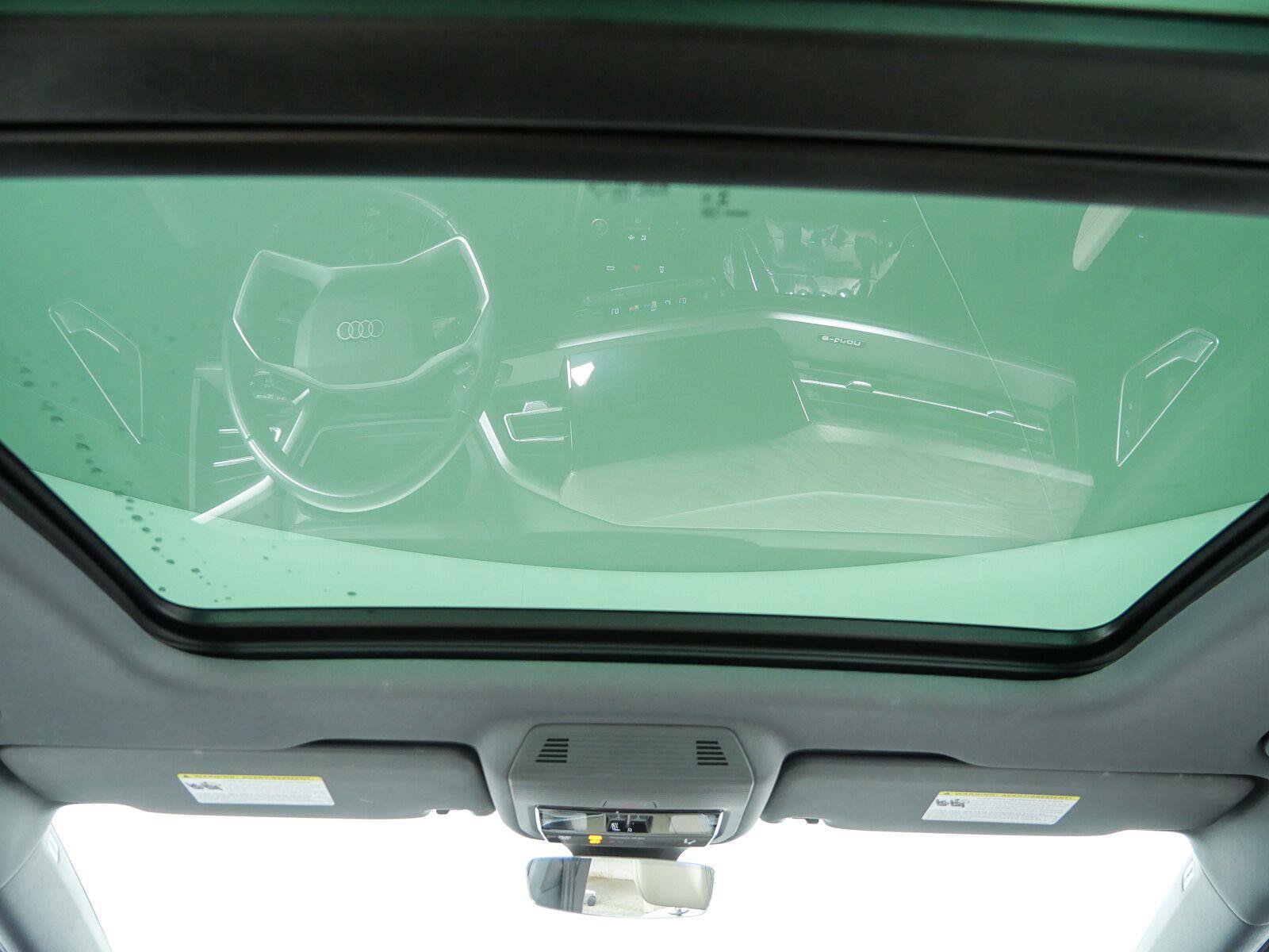 Used 2023 Audi Q4 e-tron Prestige AWD/4WD image 21