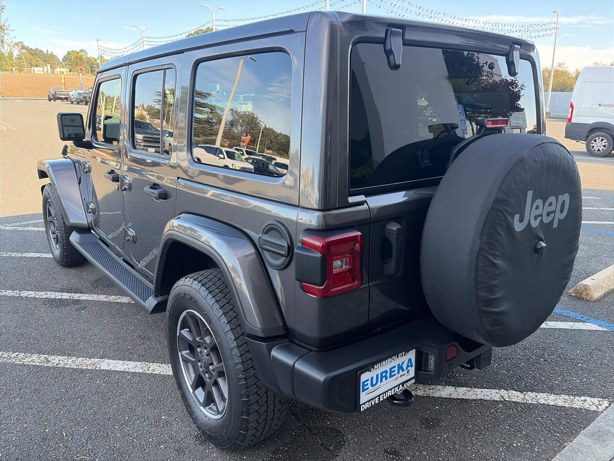 Used 2021 Jeep Wrangler Unlimited Sahara AWD/4WD image 15